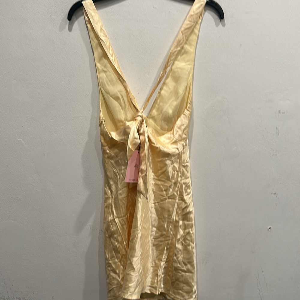 NWT HELLO MOLLY NIGHT IN CABANA SATIN mini DRESS YELLOW cross back tie sz 2 - Picture 6 of 10